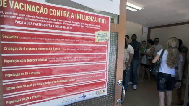 People line up to get the H1N1 vaccine in 2010