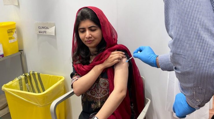 At the age of 23, Malala vaccinated Kovit-19 in the UK  The world