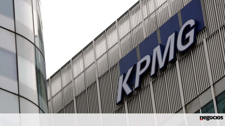 KPMG faces severe criticism from the British regulator.  Their third year failure is unacceptable - banking and finance