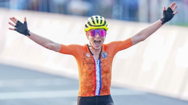 A ciclista hollandesa Annemiek van Vleuten