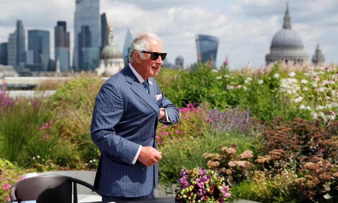 Prince Charles visits the rooftop garden of Plumtree Court, Goldman Sachs headquarters in London, Photo: Bloomberg