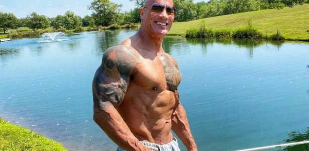 Dwayne Johnson calculates the "problem" in his specific stomach