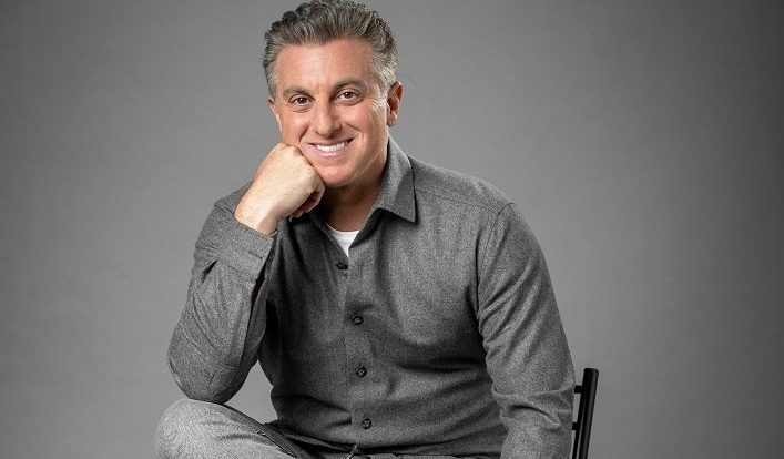 Luciano Huck wins arm wrestling with Globo and his name will appear on a new show