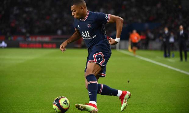 Fourth - Kylian Mbappe from Paris Saint-Germain.  $43 million - R$227.1 million Photo: FRANCK FIFE / AFP