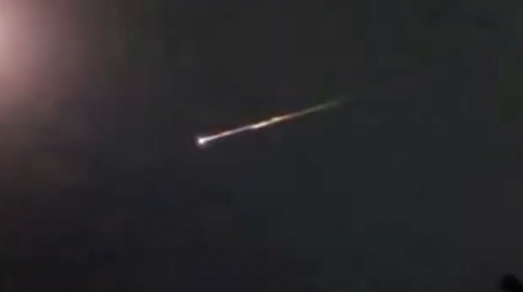 A Russian satellite returns to Earth and burns like a fireball in the sky;  Watch the video