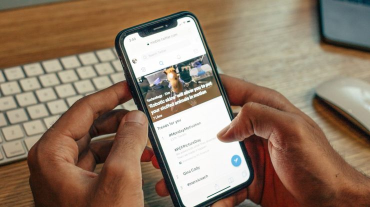 How to Refresh Pages in iPhone Safari Using Gesture