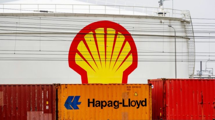 Shell shareholders have agreed to move their headquarters to the UK