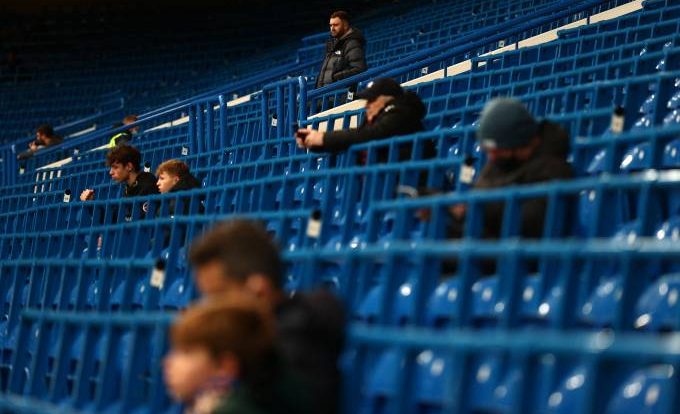 'Safe mode': English football allows fans to stand again |  score board