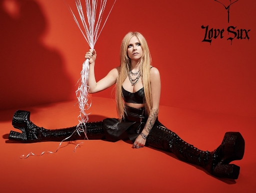 Avril Lavigne: "Love Sux" debuted in the top 3 of the UK album charts