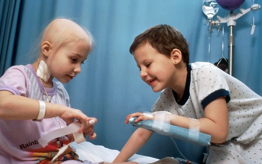 Ukrainian children with cancer will be taken to the UK for further treatment - Crescer