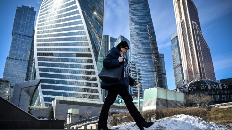 Credit rating agencies downgrade major Russian companies