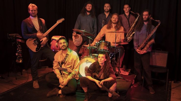 Soma Soma releases the album "Aqua Viva", which combines Brazilian, African, jazz and experimental sounds with Brazil and the United Kingdom.