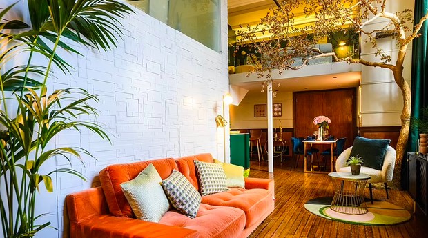 Pop-up hotel in the UK showing Pinterest's best decorating trends (Photo: Guide)