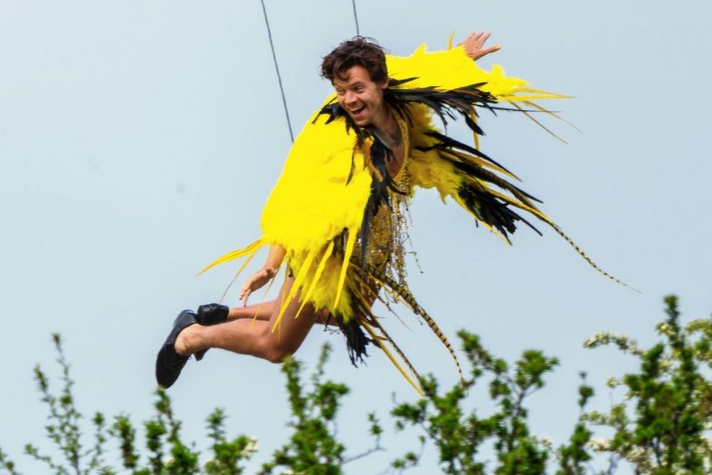 Harry Styles flies over the UK in Canary costume