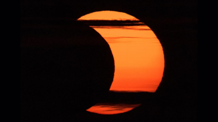 See the best pictures of last Saturday's solar eclipse (30)