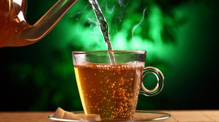 Qual o chá para garganta irritada mais recomendado? Descubra agora mesmo e faça o seu - Foto: Canva
