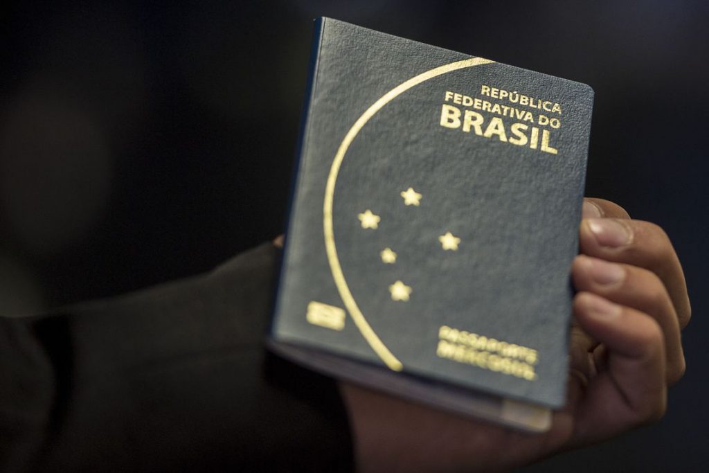 New Brazilian joint electronic passport.  Photo: Marcelo Camargo/Agencia Brasil