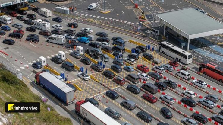 Long queues in Dover to cross the English Channel