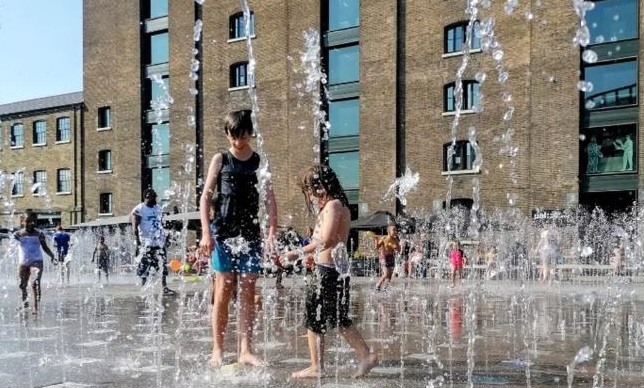 Hanging flights, closed subways, and water source: a Brazilian woman living in Europe describes the journey in the midst of a heat wave