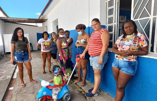 Residents of the Sierra Ceraria neighborhood of Brazil protest the closure of a health unit - Accorda Cidade