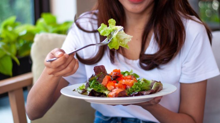 2 signs your diet is messing with your mental health
