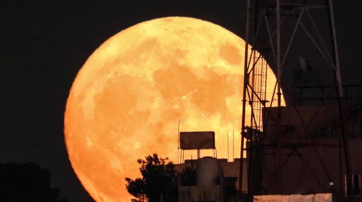 Astronomy lovers bid farewell to the giant moon in 2022 - 08/12/2022 - science