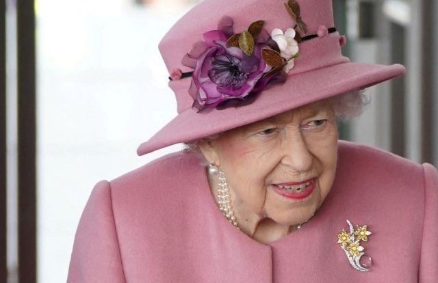Doctors worry about Queen Elizabeth's health