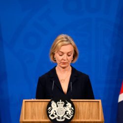 Liz Truss 'no longer politically fit' to become UK PM