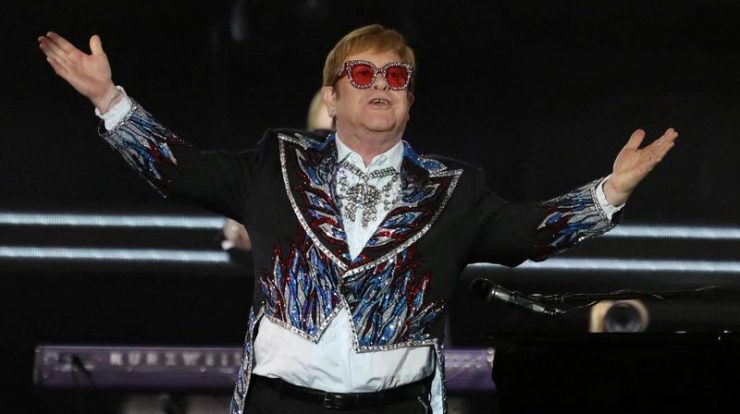 Elton John será atração do Glastonbury em último show no Reino Unido da turnê de despedida